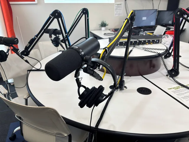 Microphones in SPNN Podcast studio Saint Paul Neighborhood Network (SPNN) 550 Vandalia St #170 St Paul, Minnesota 55114 Founded in 1984, SPNN is a community media and technology center that serves the Twin Cities. Podcast marketing for small UK shows on a tight budget