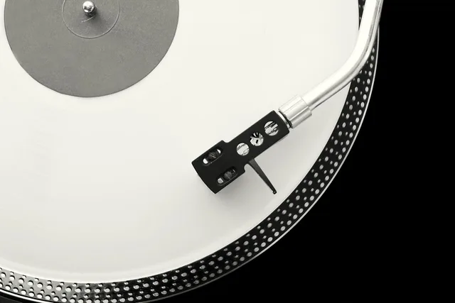 turntable, needle, vinyl records, hub, s-record-players, music playback, vintage, pickups, sound, volume, hi-fi, technology, audio, music, analog, vinyl, macro, audio device, lp, plate, turntable, music, music, music, music, music, vinyl, vinyl. What data should you check for podcast SEO demand signals?